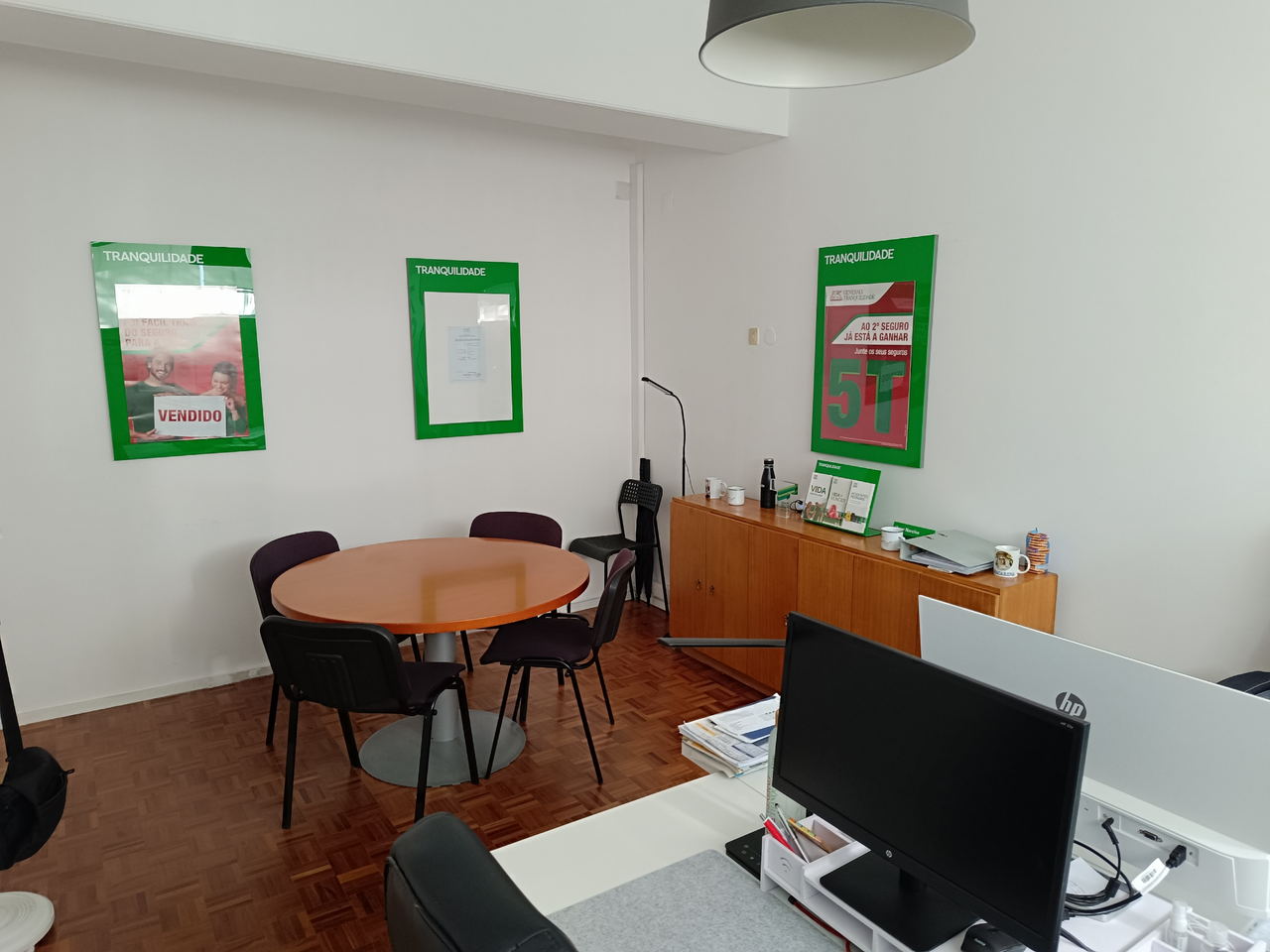 Sala de reuniões do escritório Hugo Narciso Seguros